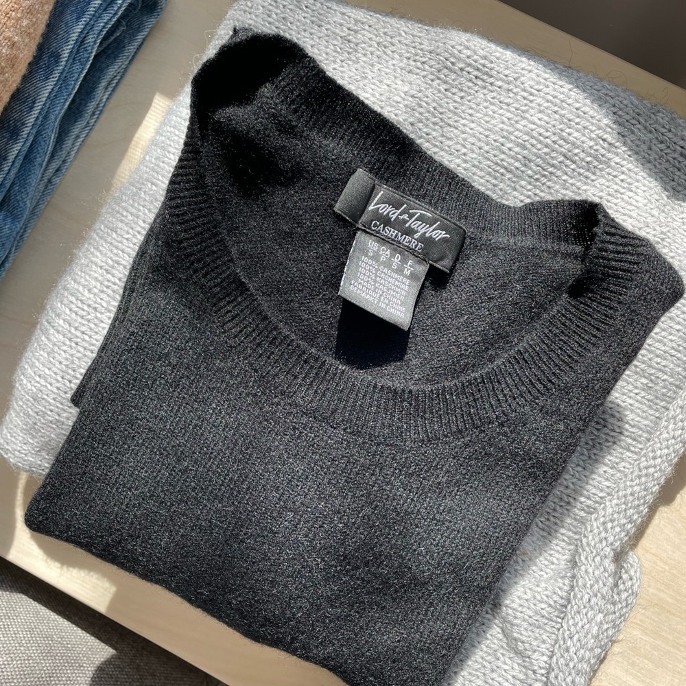 Lord & Taylor 100% cashmere black crewneck sweater